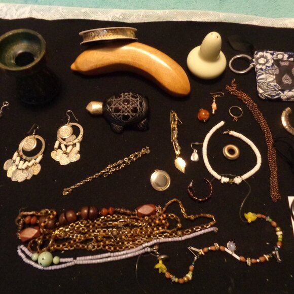 JUNK DRAWER VINTAGE SALT WOOD BANANNA BRADLEY COIN TURTLE JEWELRY PARTS ETC LOT - Picture 1 of 13